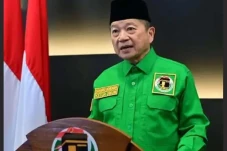 Berhentikan Suharso...