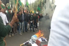 Aksi Demo Memanas, Massa...