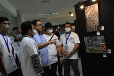 Buka Pameran Foto Ruang...