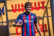 Diperkenalkan Barcelona,...