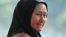 Bebas Bersyarat, Ratu...