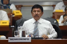 Reaksi Menkominfo Dicecar...