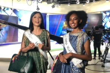 2 Finalis Miss Indonesia...