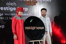 Gemar Bongkar Trik Perdukunan,...
