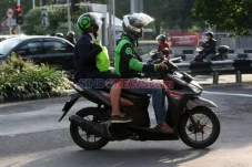 Tarif Ojol Resmi Naik,...