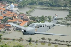 Pesawat Latih Bonanza...