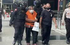 Bupati Mimika Eltinus...