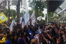 Gelombang Unjuk Rasa...