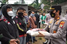 Polsek Pagedangan Bagikan...