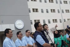 Momen Anies saat Gendong...