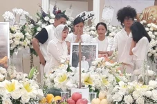Dewi Lestari Beri Pesan...