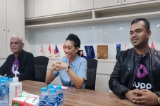 Jabat Direksi Perusahaan...