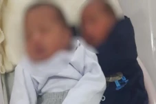 Langka, Wanita Ini Lahirkan...