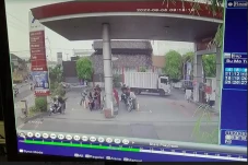 Nekat Bakar Motor Sedang...