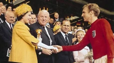 Ratu Elizabeth II dan...