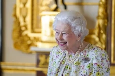 Ratu Elizabeth II Alami...