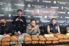 Tergiur Upah Rp75 Juta,...