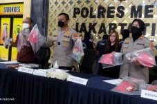 Polres Jaktim Gulung...