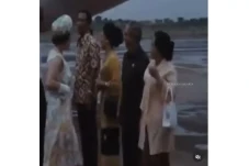 Momen Ratu Elizabeth...