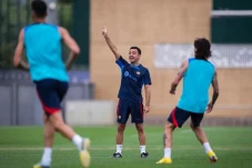 Xavi Larang Pemain Bongkar...