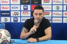Arema FC vs Persib Bandung:...