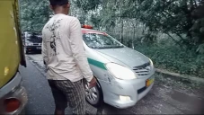 Ambulans Terjebak Macet...