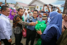 Gus Muhaimin Bagikan...