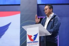 Soroti Nasib Karyawan...