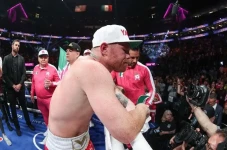 Dmitry Bivol Kalahkan...