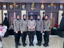 5 Polwan Polda Jatim...