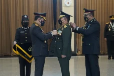 Kapolri Beri Bintang...