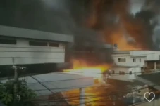 Gudang Barang Terbakar...