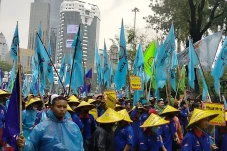 Tolak Kenaikan Harga...