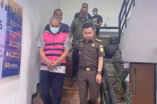 Selewengkan Program...