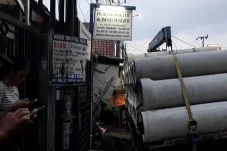 Diduga Rem Blong, Truk...