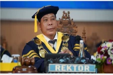 Rektor Unnes Sambut...
