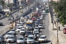 Terjebak Macet, Dokter...