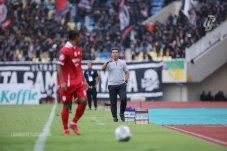 Bentrok Juara Bertahan...