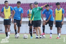 Timnas Indonesia vs...