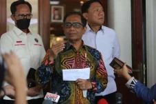 Pria Cekcok dengan Ketua...
