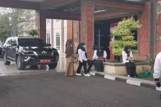 Ratusan Guru di Mura...