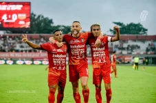 Persis Solo vs Bali...