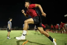 Hong Kong U-19 vs Indonesia...