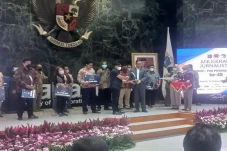 Berkontribusi Atas Kebebasan...