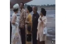 Apakah Ratu Elizabeth...