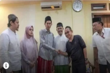 Fahri Hamzah: Ada yang...
