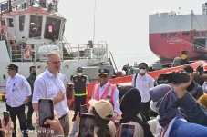 Menhub Tawari Maersk...