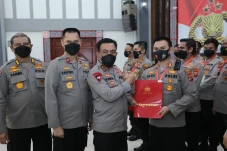 Dapat 3 Penghargaan,...