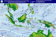 Tiga Siklon Tropis Kepung...