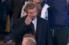 David Beckham Menangis...
